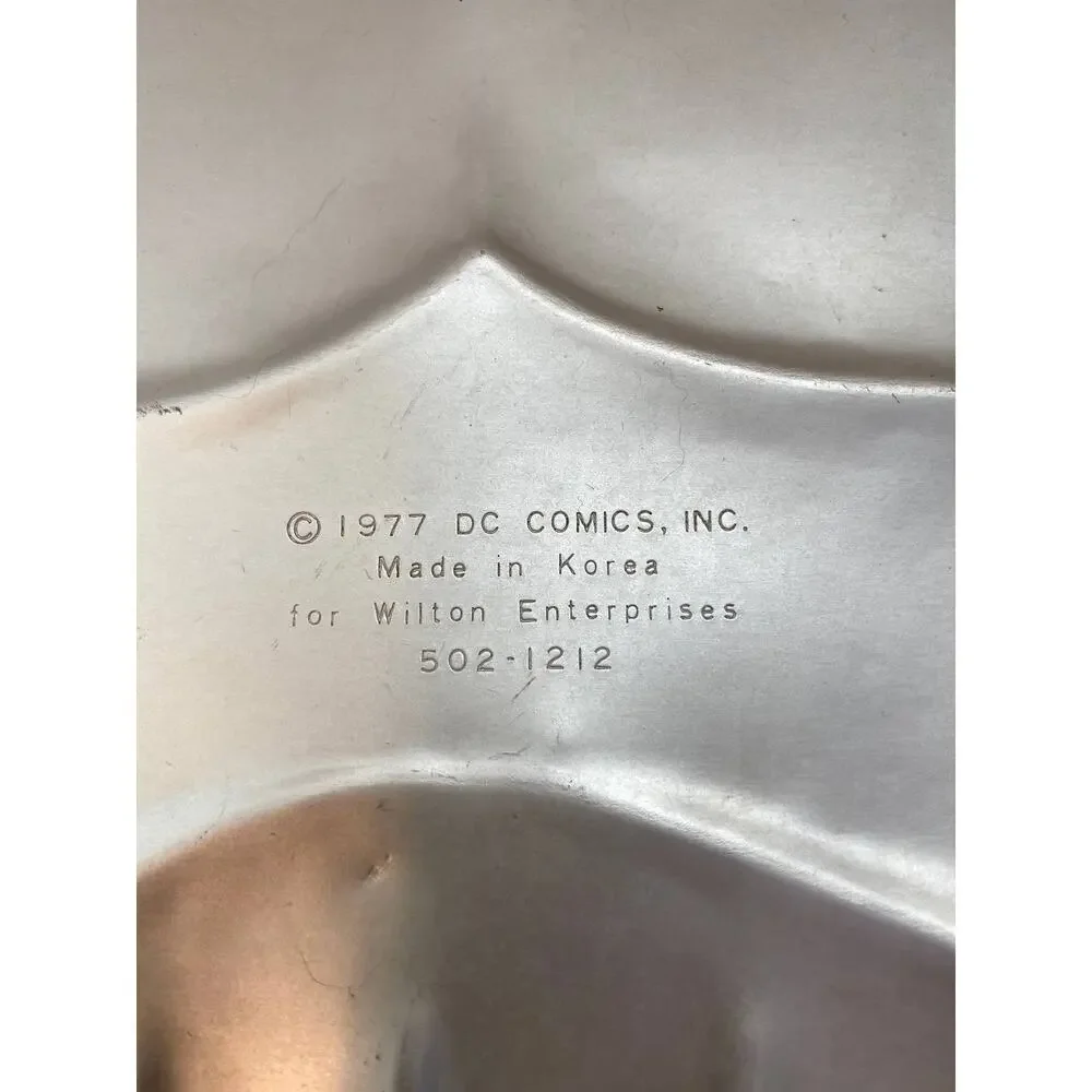 Vintage 1977 Wilton  DC Comic Superhero Superman Batman cake pan, birthday cake